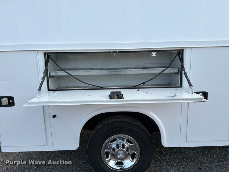image for item FB5208 2016 Chevrolet Express 3500 utility van