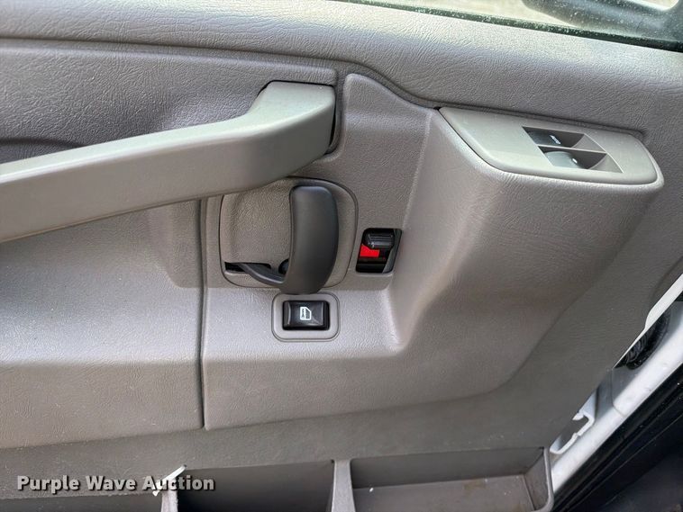 image for item FB5208 2016 Chevrolet Express 3500 utility van