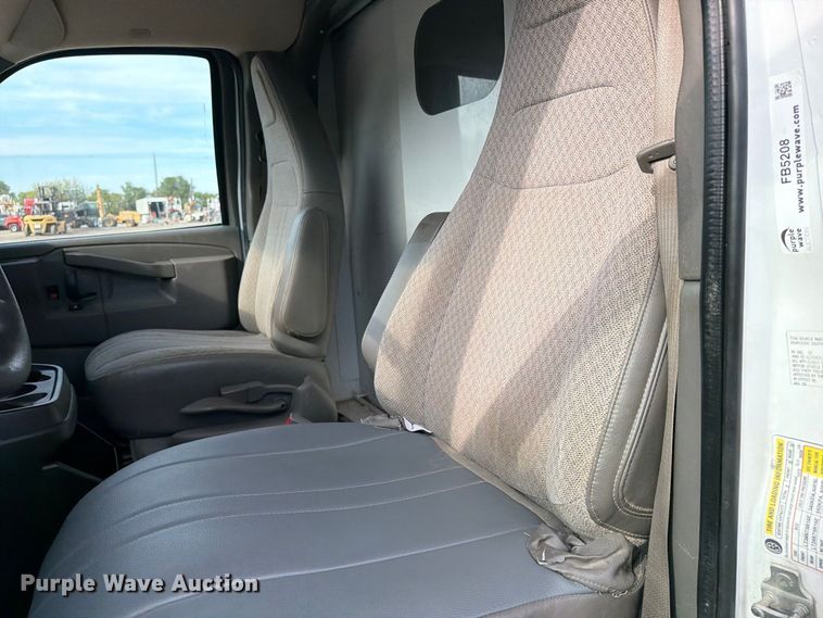 image for item FB5208 2016 Chevrolet Express 3500 utility van