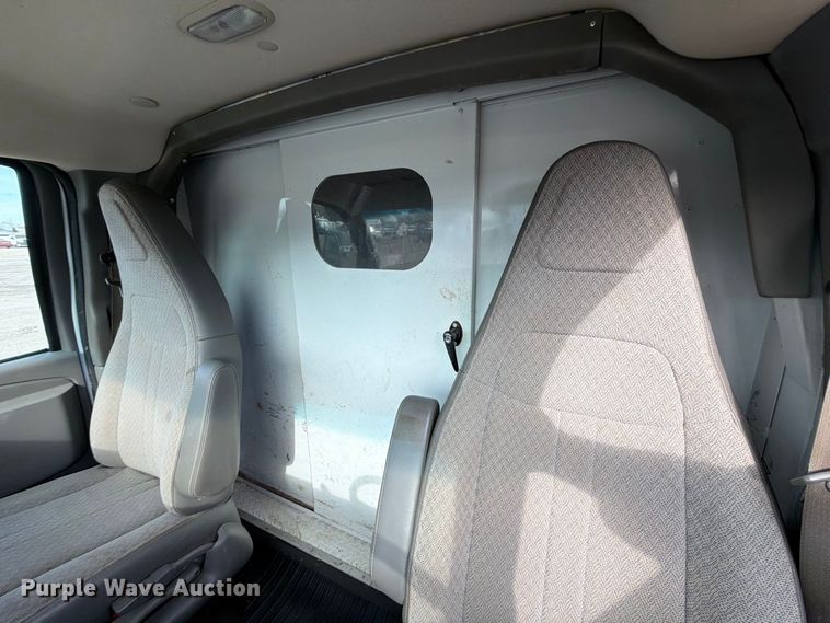 image for item FB5208 2016 Chevrolet Express 3500 utility van