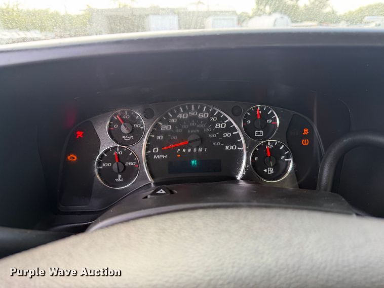 image for item FB5208 2016 Chevrolet Express 3500 utility van
