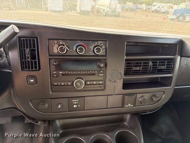 image for item FB5208 2016 Chevrolet Express 3500 utility van