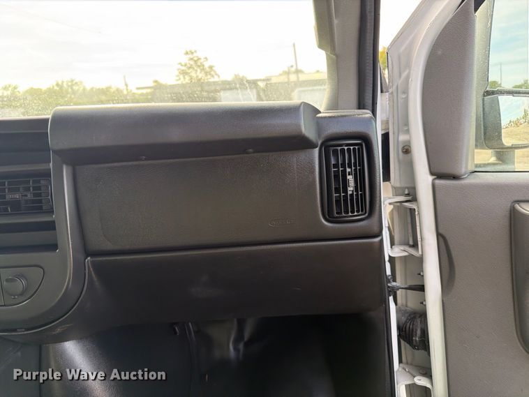 image for item FB5208 2016 Chevrolet Express 3500 utility van