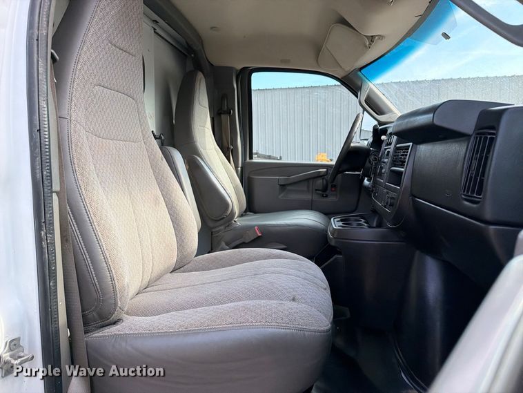 image for item FB5208 2016 Chevrolet Express 3500 utility van