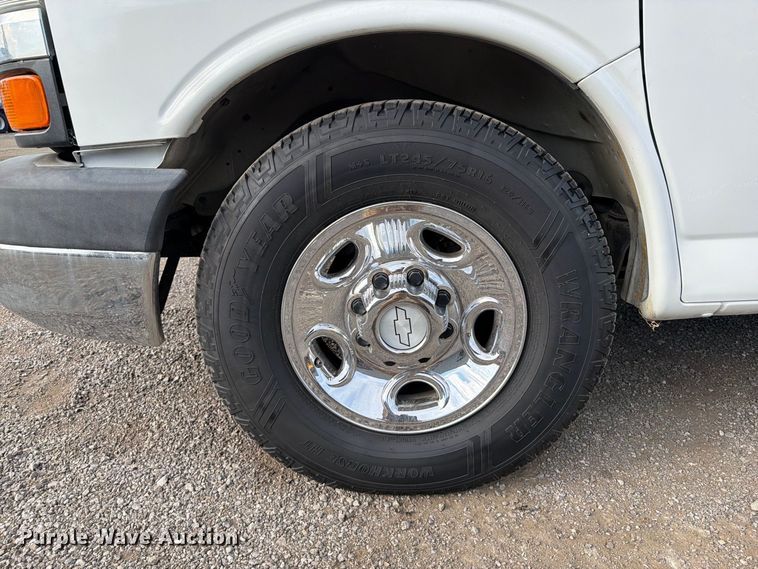 image for item FB5208 2016 Chevrolet Express 3500 utility van