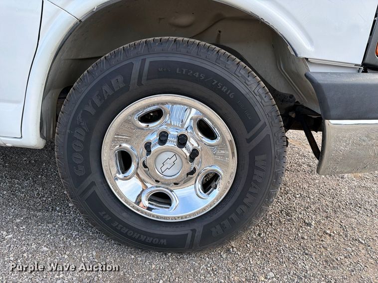 image for item FB5208 2016 Chevrolet Express 3500 utility van