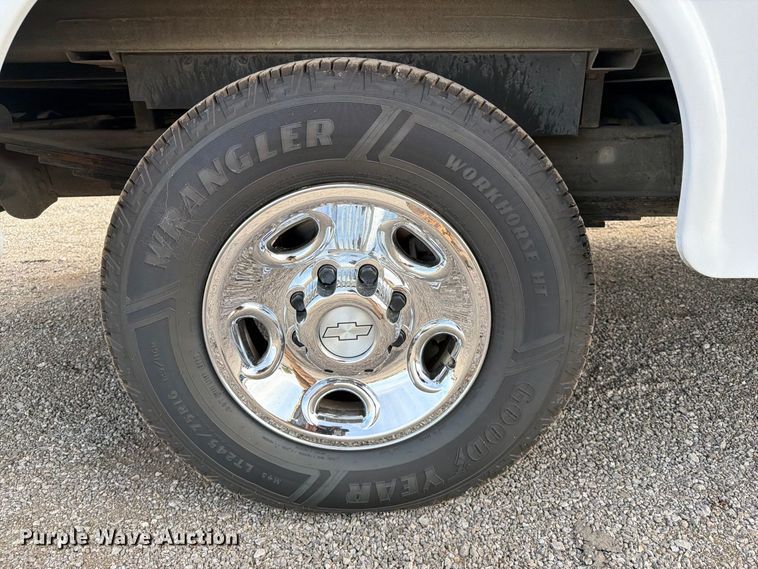 image for item FB5208 2016 Chevrolet Express 3500 utility van