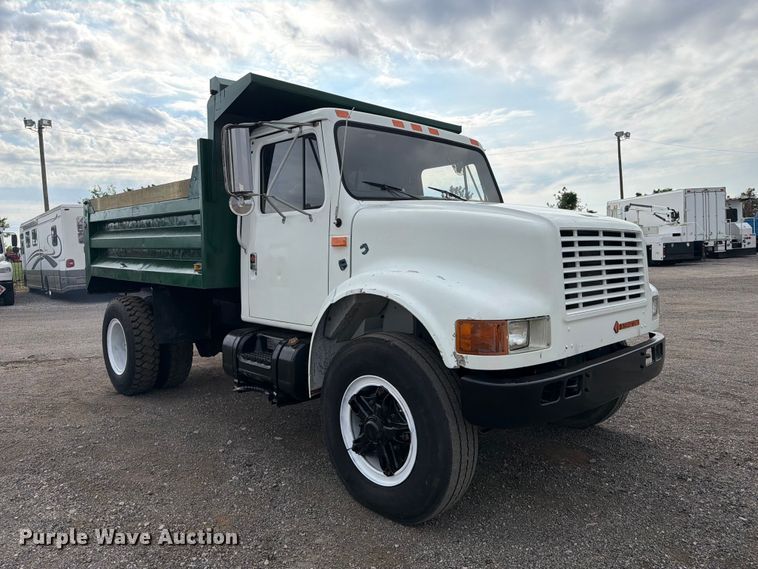 image for item FB5213 1990 International 4700 dump truck