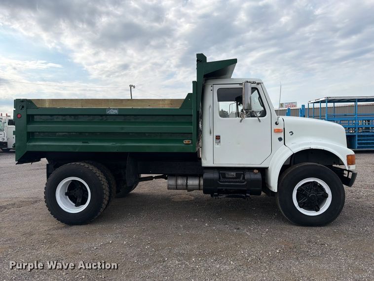 image for item FB5213 1990 International 4700 dump truck