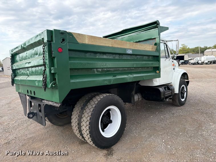 image for item FB5213 1990 International 4700 dump truck