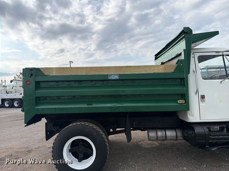 image for item FB5213 1990 International 4700 dump truck