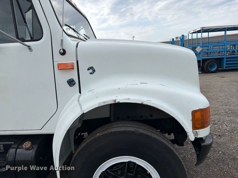 image for item FB5213 1990 International 4700 dump truck