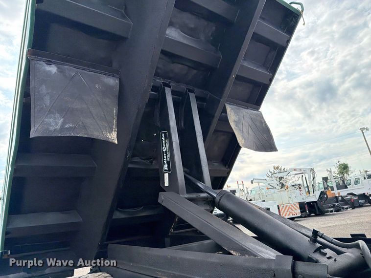 image for item FB5213 1990 International 4700 dump truck