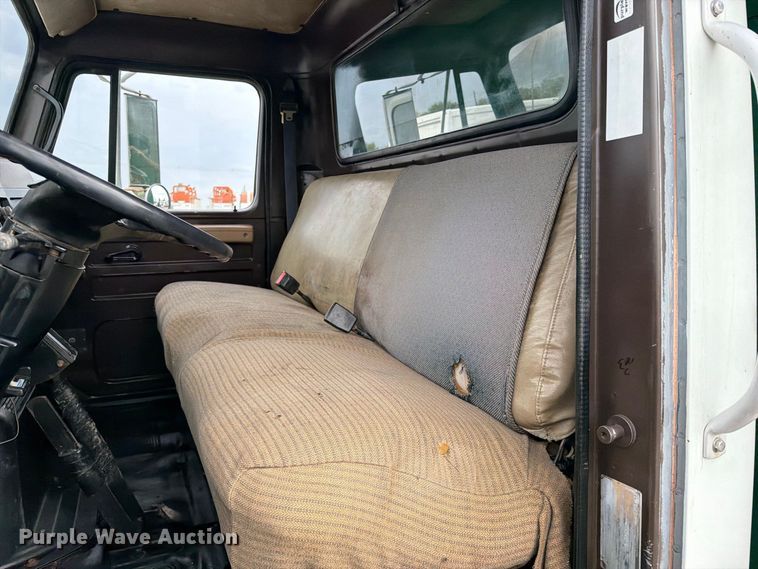 image for item FB5213 1990 International 4700 dump truck