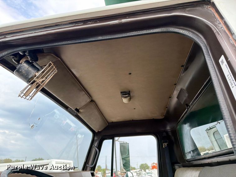 image for item FB5213 1990 International 4700 dump truck