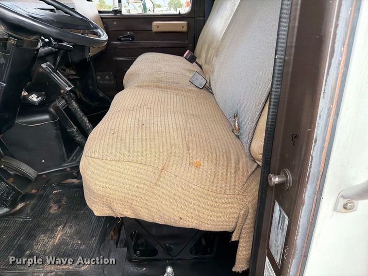 image for item FB5213 1990 International 4700 dump truck