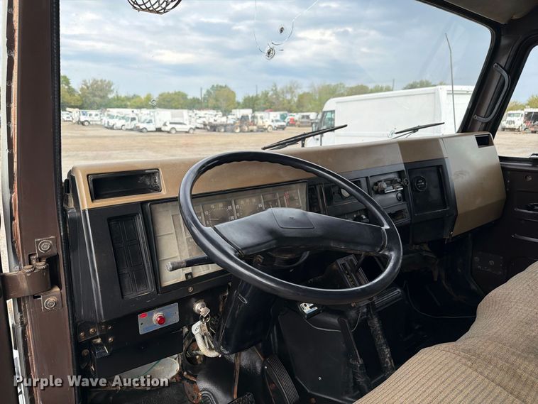 image for item FB5213 1990 International 4700 dump truck