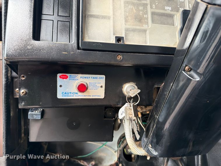 image for item FB5213 1990 International 4700 dump truck