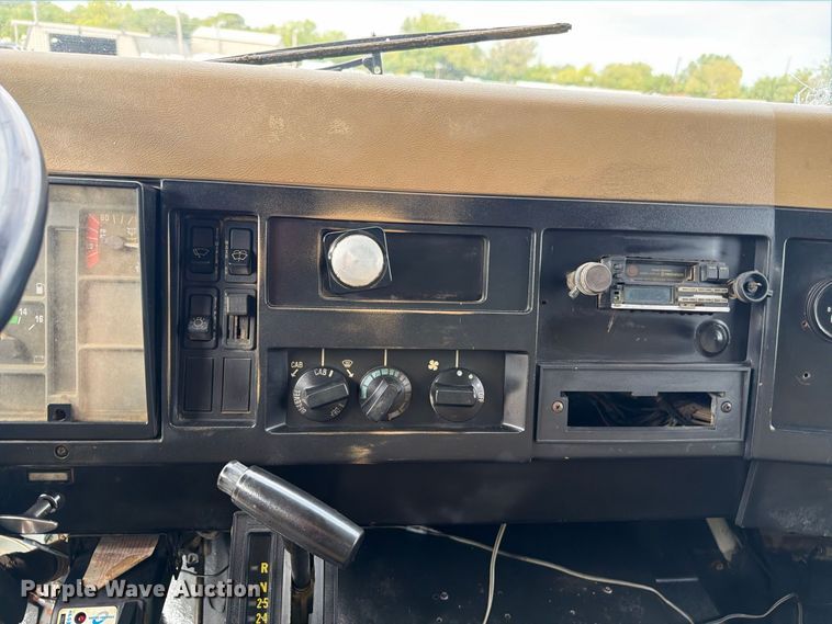 image for item FB5213 1990 International 4700 dump truck