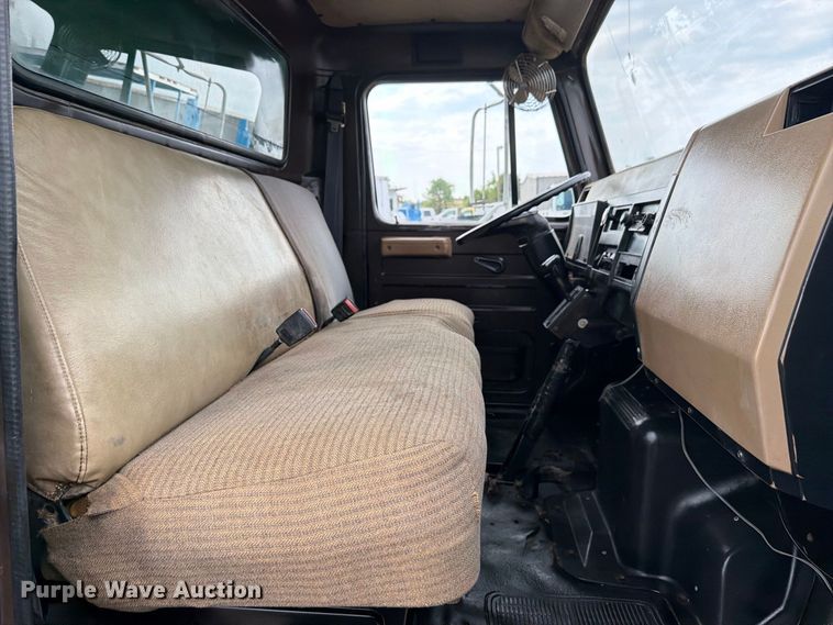 image for item FB5213 1990 International 4700 dump truck