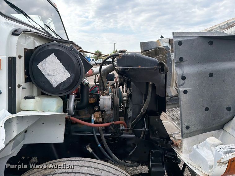 image for item FB5213 1990 International 4700 dump truck