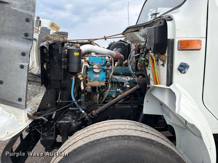 image for item FB5213 1990 International 4700 dump truck