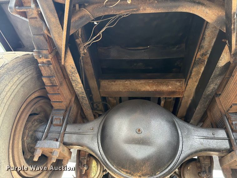 image for item FB5213 1990 International 4700 dump truck