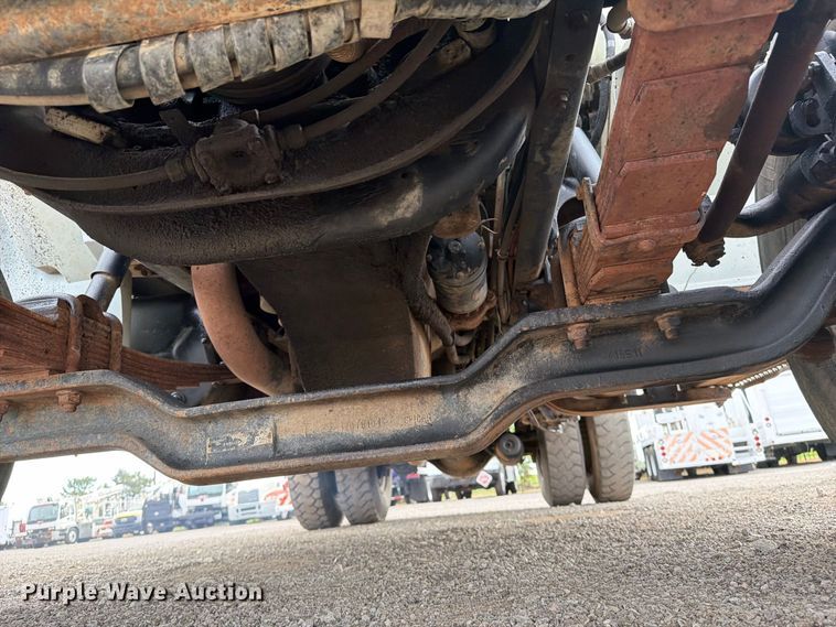 image for item FB5213 1990 International 4700 dump truck