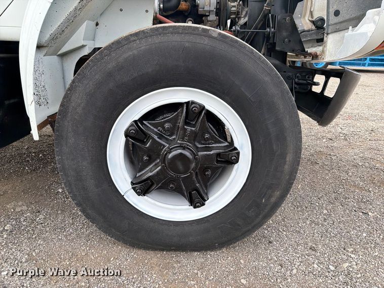 image for item FB5213 1990 International 4700 dump truck