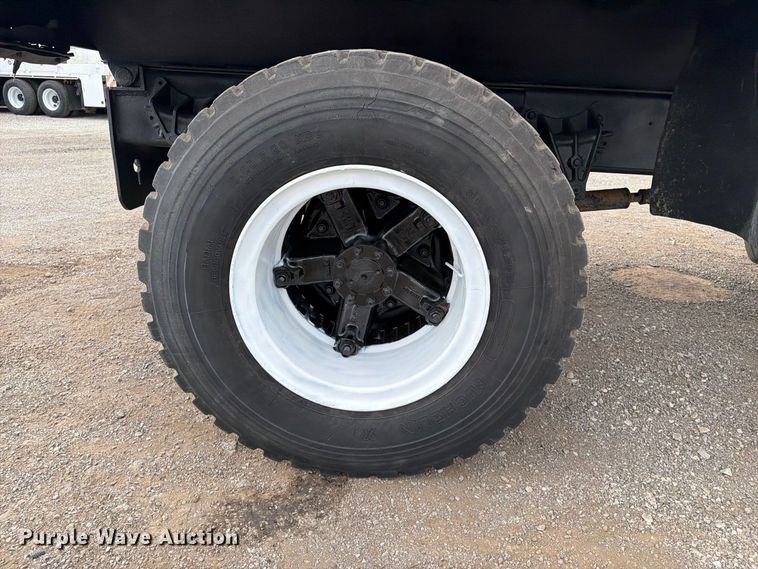 image for item FB5213 1990 International 4700 dump truck