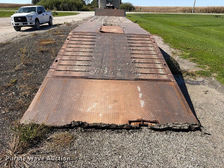 image for item FB5956 2007 Trail King Industries TK80HD-483 drop deck equipment trailer