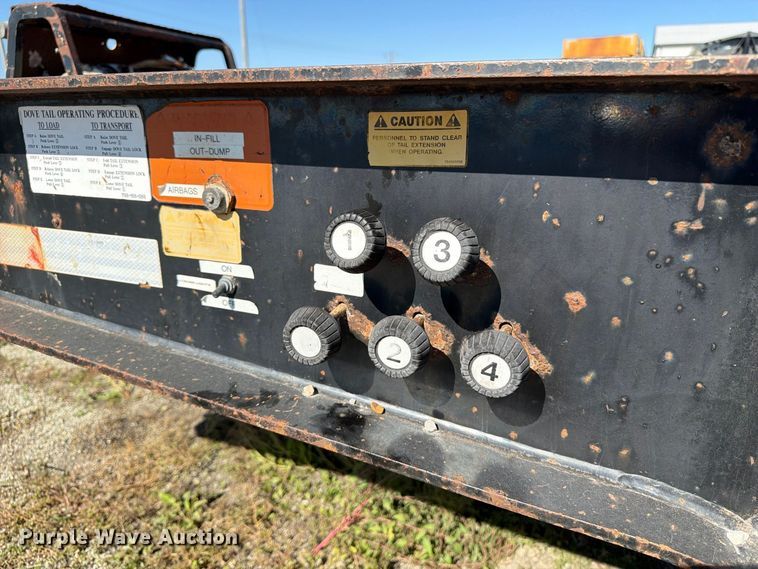image for item FB5956 2007 Trail King Industries TK80HD-483 drop deck equipment trailer