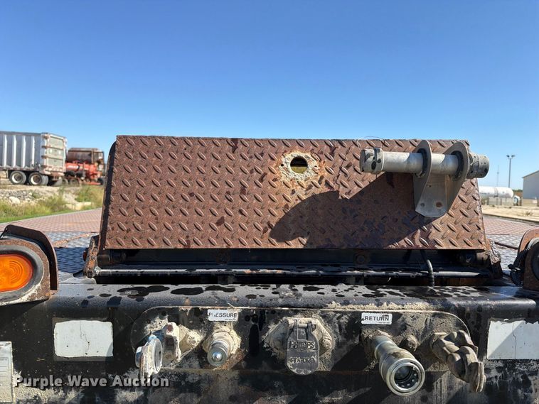 image for item FB5956 2007 Trail King Industries TK80HD-483 drop deck equipment trailer