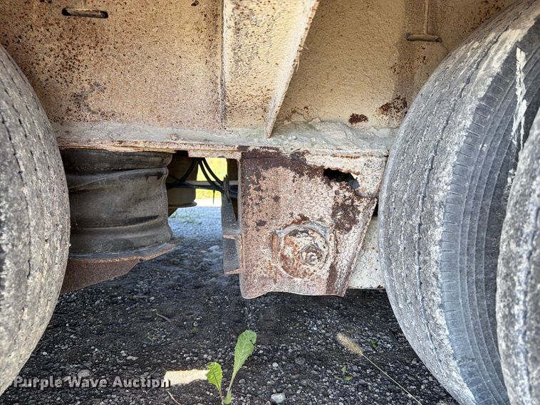 image for item FB5956 2007 Trail King Industries TK80HD-483 drop deck equipment trailer