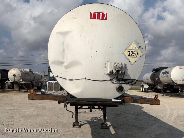 image for item FB8360 2002 Etnyre asphalt trailer