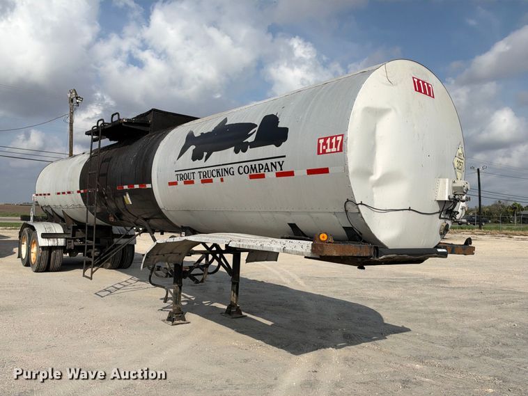 image for item FB8360 2002 Etnyre asphalt trailer