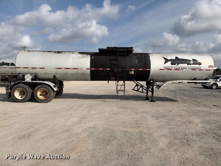 image for item FB8360 2002 Etnyre asphalt trailer