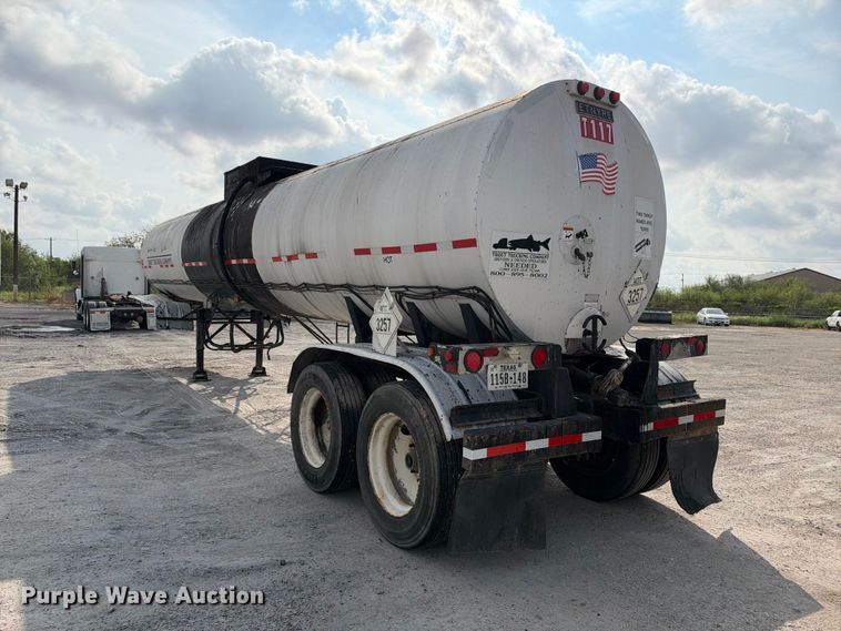 image for item FB8360 2002 Etnyre asphalt trailer