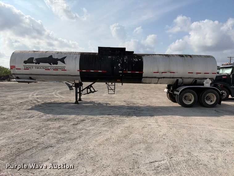 image for item FB8360 2002 Etnyre asphalt trailer