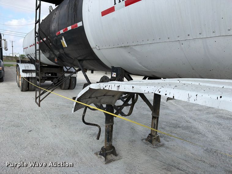 image for item FB8360 2002 Etnyre asphalt trailer