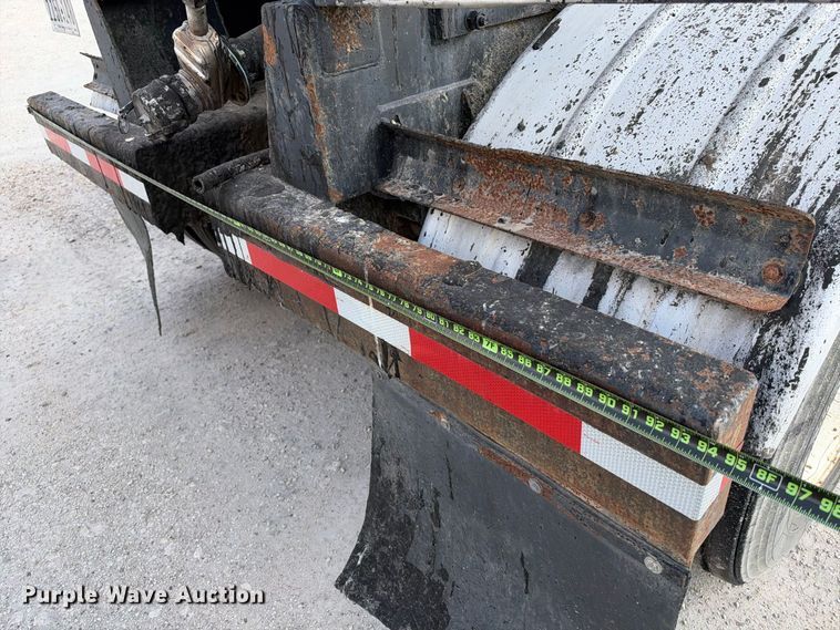 image for item FB8360 2002 Etnyre asphalt trailer