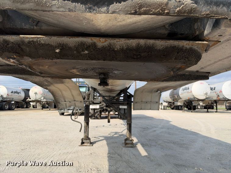 image for item FB8360 2002 Etnyre asphalt trailer