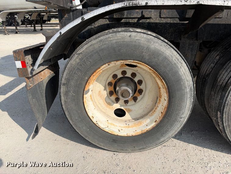 image for item FB8360 2002 Etnyre asphalt trailer