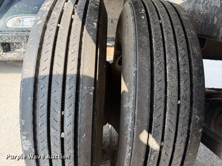 image for item FB8360 2002 Etnyre asphalt trailer