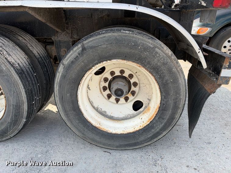 image for item FB8360 2002 Etnyre asphalt trailer