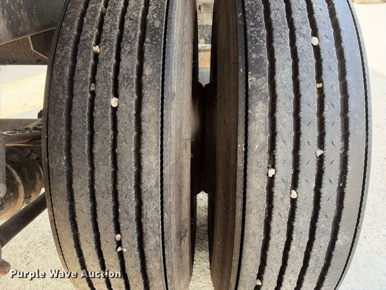 image for item FB8360 2002 Etnyre asphalt trailer