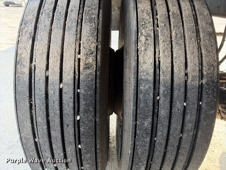image for item FB8360 2002 Etnyre asphalt trailer