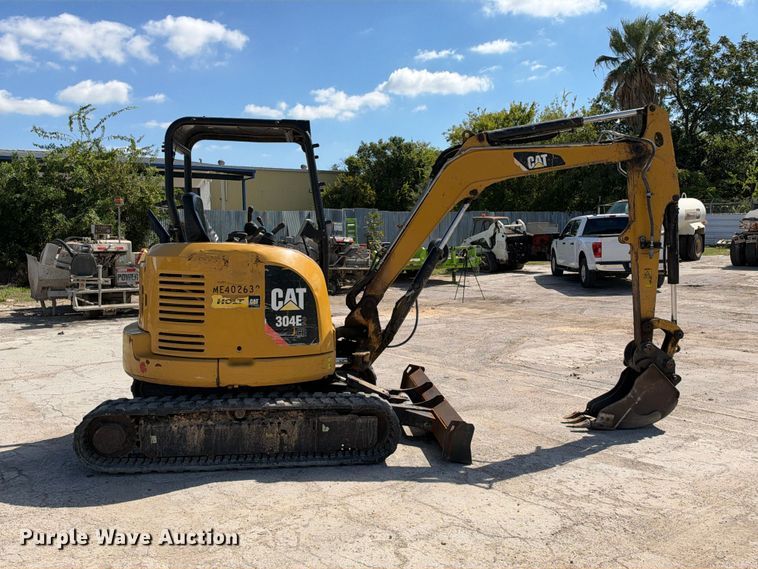image for item FB8363 2017 Caterpillar 304E2 CR mini excavator