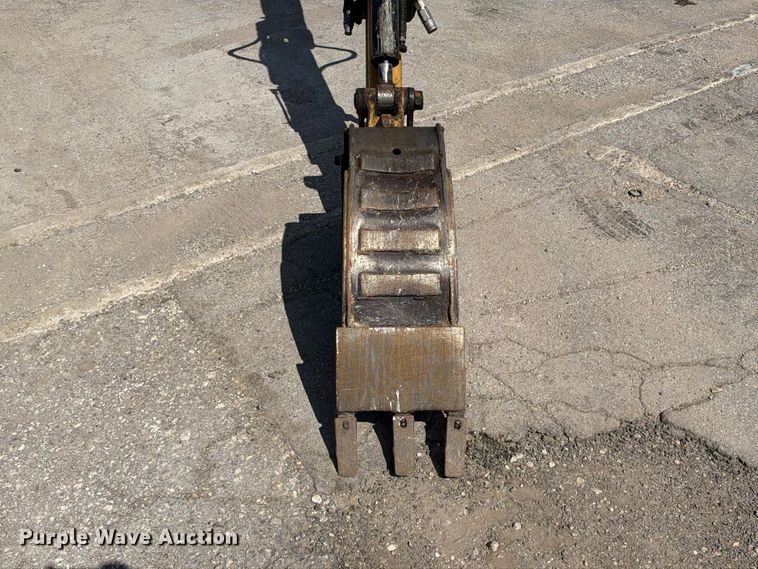 image for item FB8363 2017 Caterpillar 304E2 CR mini excavator