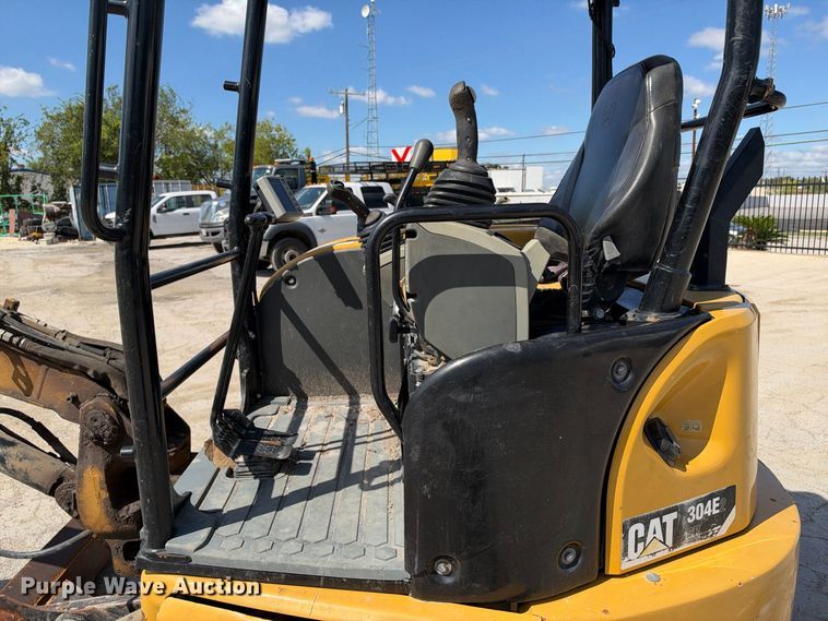 image for item FB8363 2017 Caterpillar 304E2 CR mini excavator
